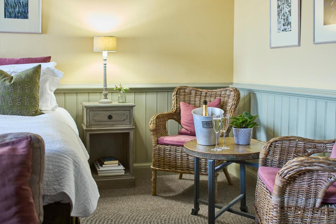 The Mistley Thorn Hotel ภายนอก รูปภาพ