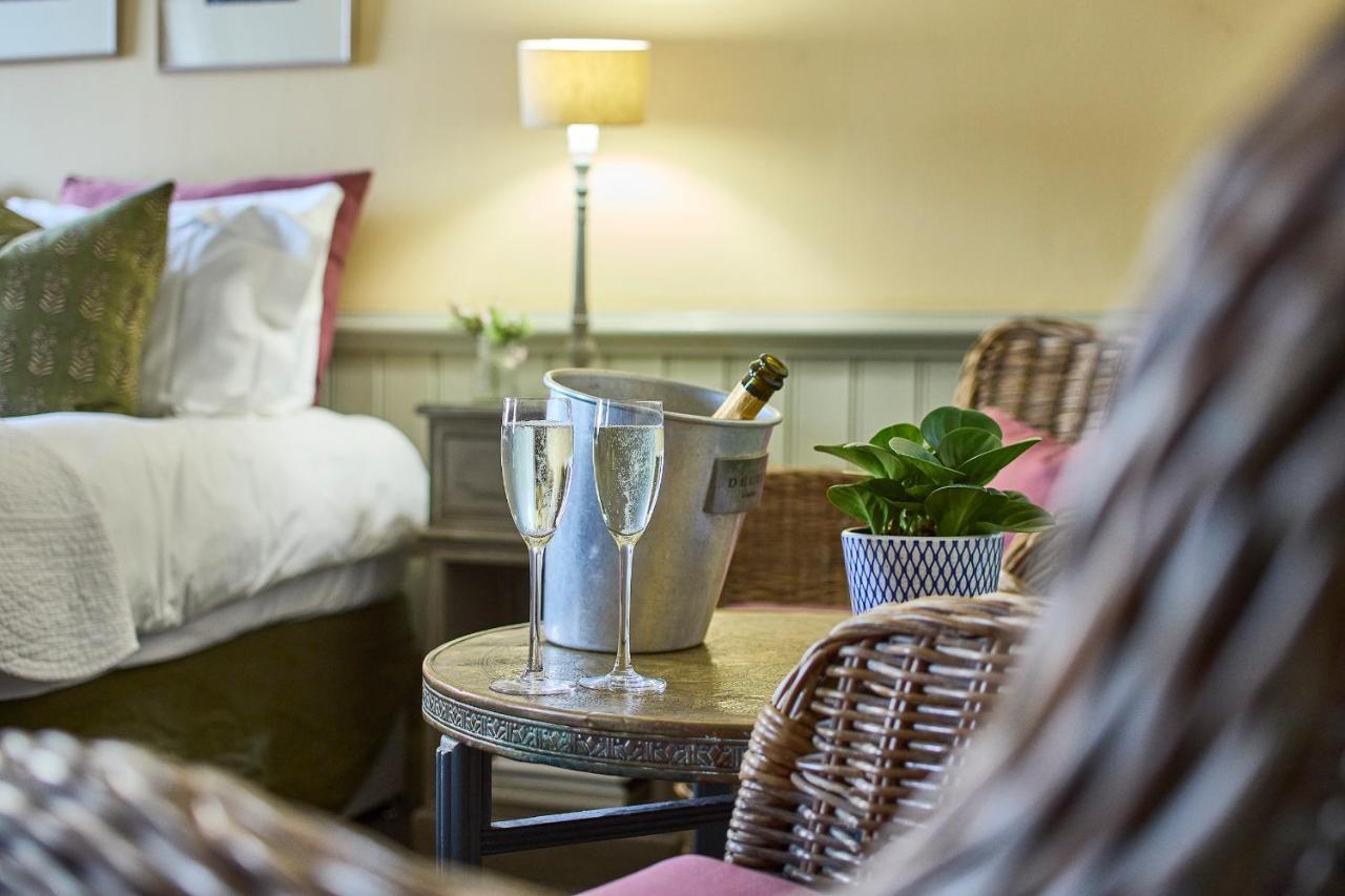 The Mistley Thorn Hotel ภายนอก รูปภาพ